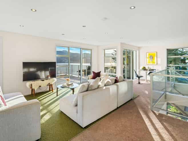 102 Mission Cove, Company Bay