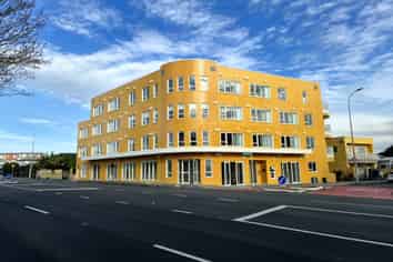 High exposure Waterview retail space