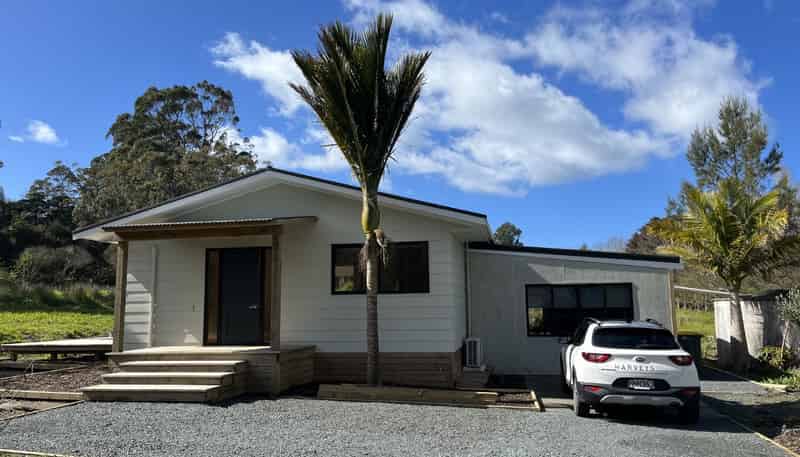 834  Leigh Road , Matakana