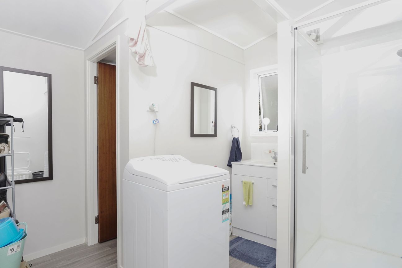 Spacious, stand-alone, fully fenced – pohled 6