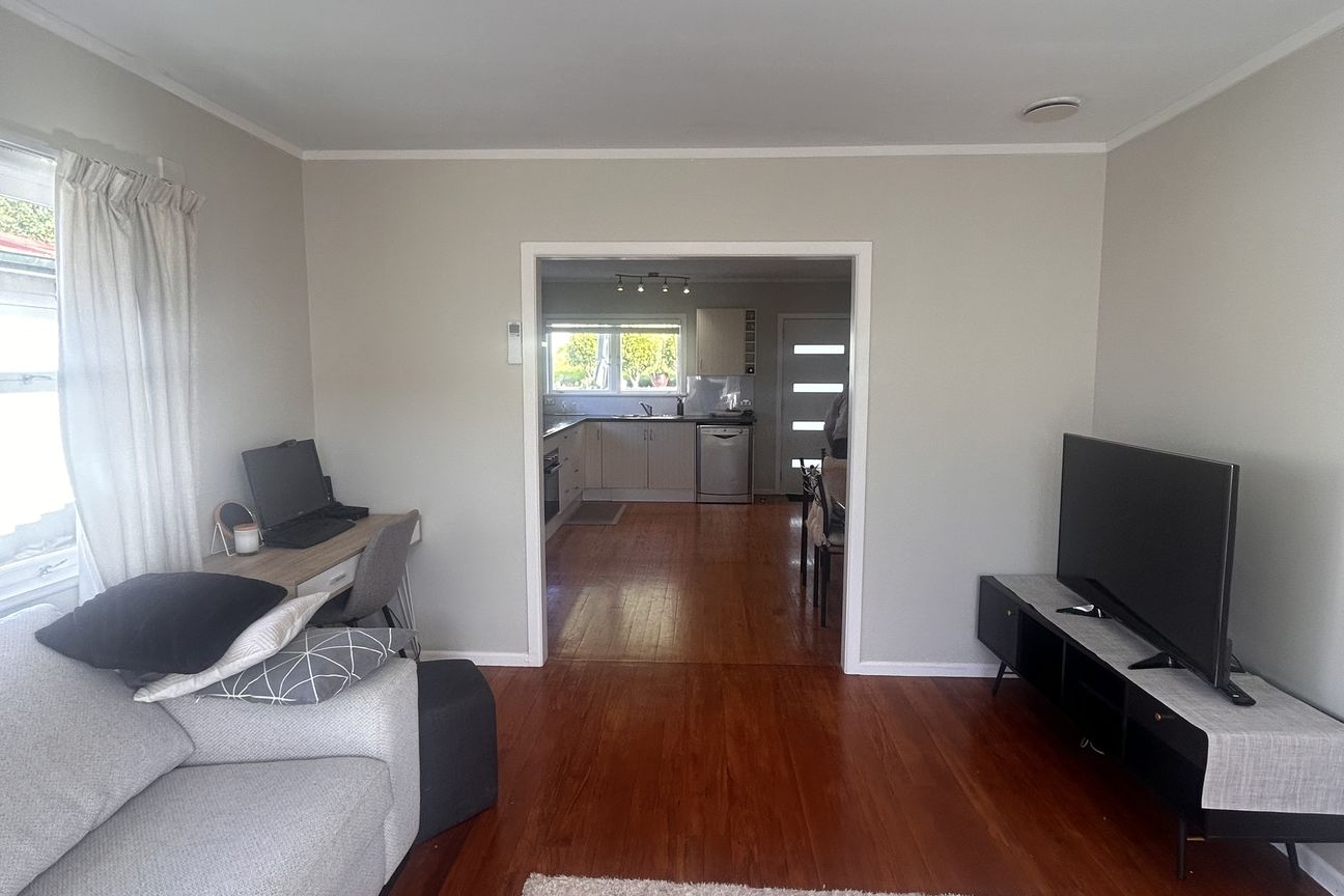 Three-Bedroom Home with Fully Fenced Yard - Vista 6