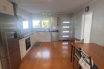 9 Vandeleur Avenue, Birkdale