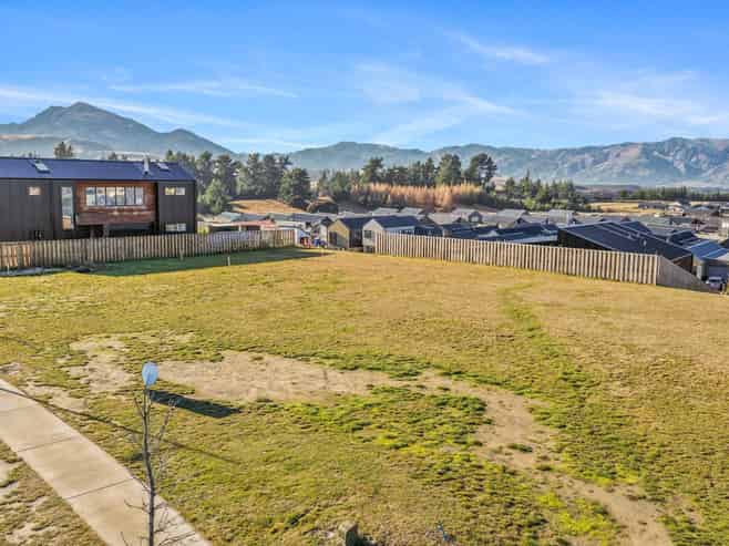 8 Bonspiel Road, Wanaka