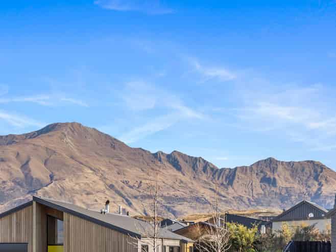 8 Bonspiel Road, Wanaka