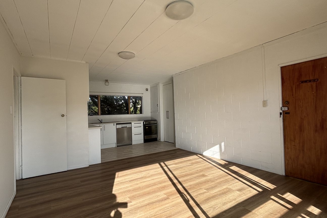 2 Bedrooms Apartment in Center Browns Bay - Widok 5