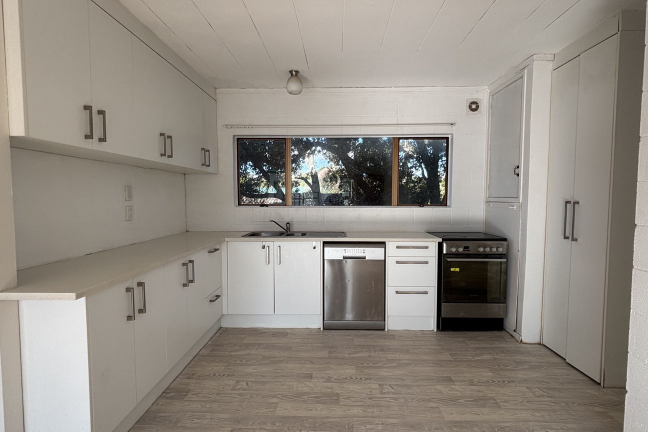 2 Bedrooms Apartment in Center Browns Bay - Widok 3