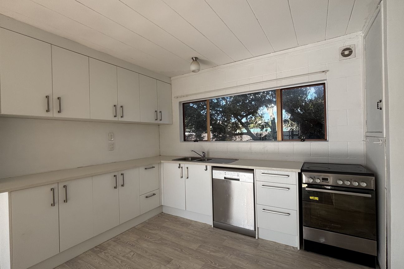 2 Bedrooms Apartment in Center Browns Bay - Widok 6
