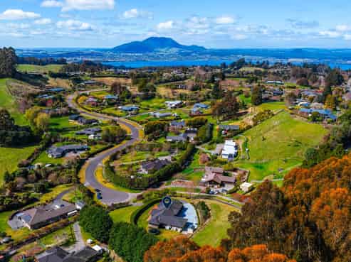 90 Dalmore Way, Acacia Bay