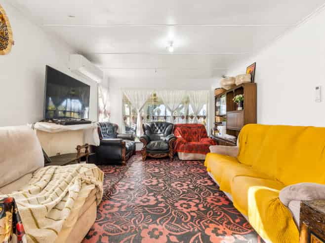 21 Alexander Crescent, Otara