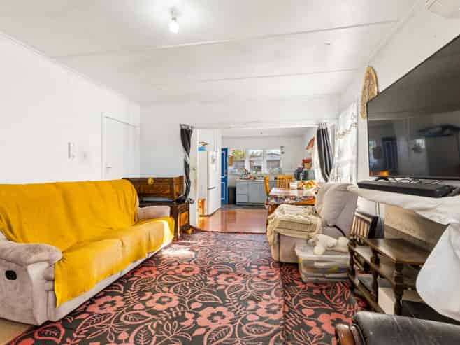 21 Alexander Crescent, Otara