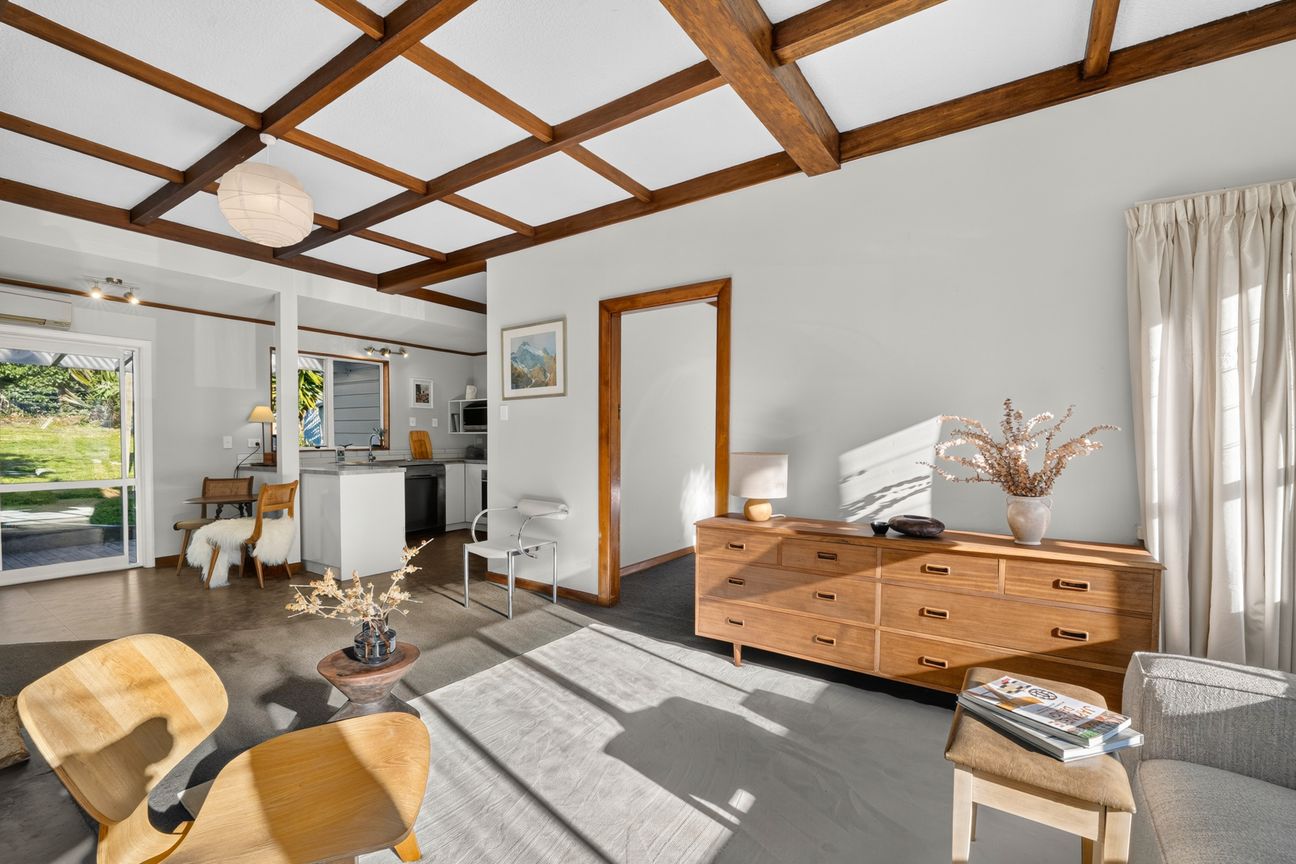 Modernised Bungalow - Time to Go! - Daha fazla
