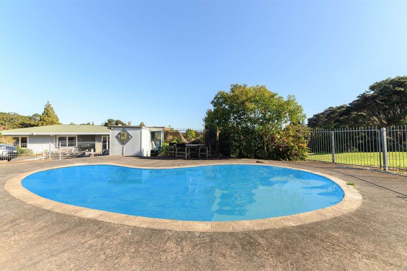 Greenhithe & Albany Border 8.5 Acres - Więcej
