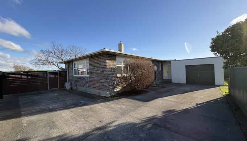587  Queen Street , Levin