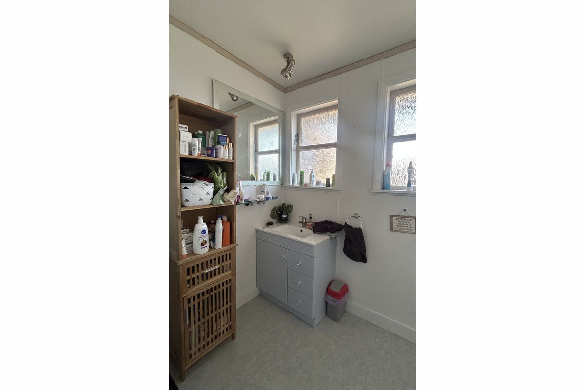 Warm & Comfortable 2-Bedroom Home with Sleepout/Office – další