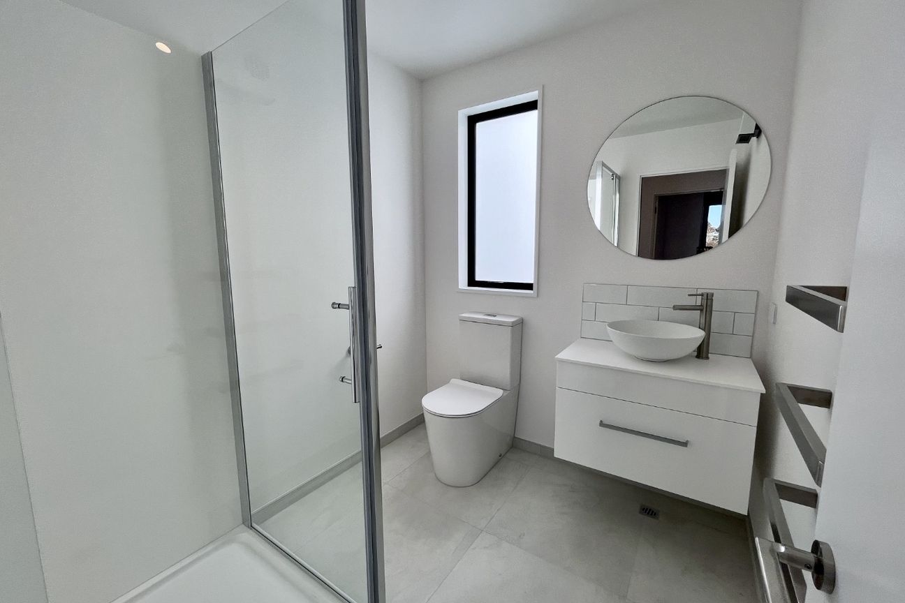 Near-new 2 Bedroom Townhouse - Meer