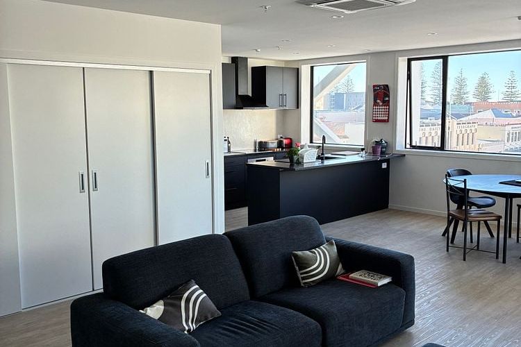 PRICE REDUCED - Luxury Apartment in Napier CBD - Vista 4