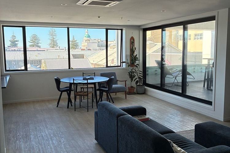 PRICE REDUCED - Luxury Apartment in Napier CBD - Vista 2
