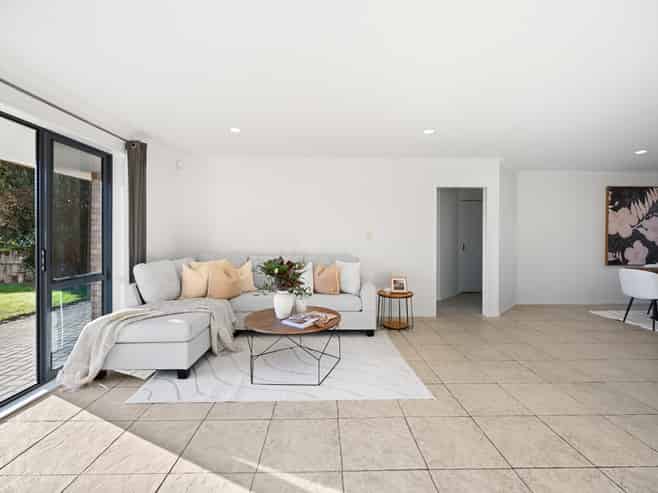 20 Holford Place, Huntington