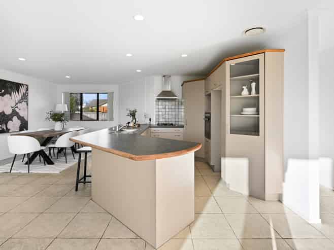 20 Holford Place, Huntington