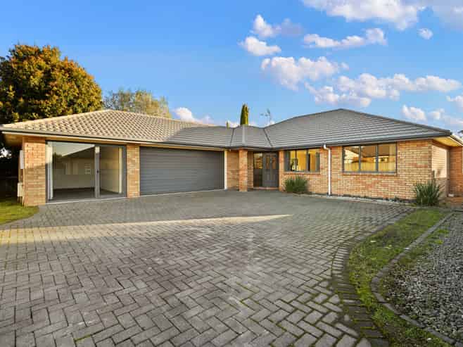 20 Holford Place, Huntington