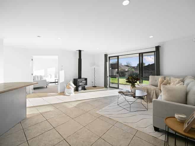20 Holford Place, Huntington
