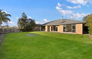 20 Holford Place, Huntington