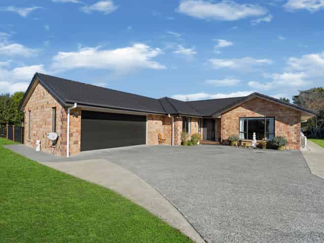 27 Awaroa Stream Drive, Waiuku