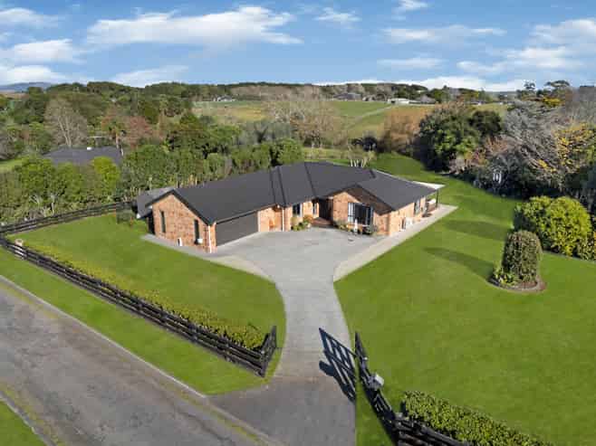 27 Awaroa Stream Drive, Waiuku