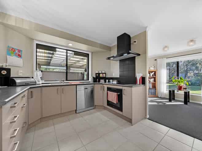 27 Awaroa Stream Drive, Waiuku