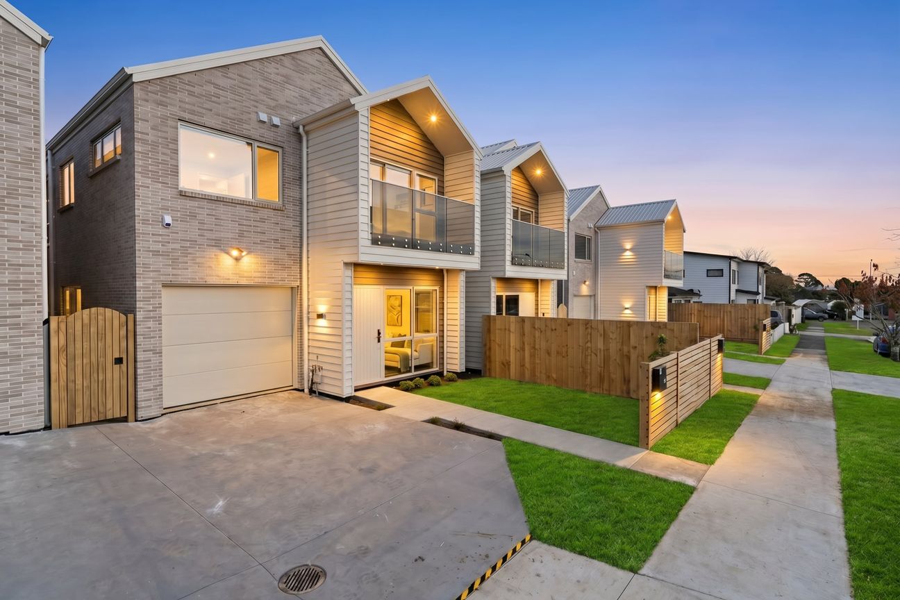 Standalone, Road frontage & Own Driveway - Widok 2