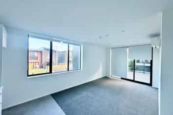 102/5 Rauemi way, Te Atatu South