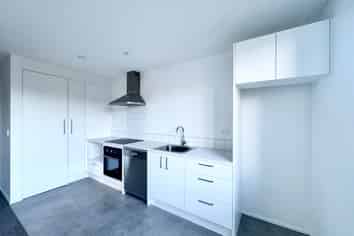102/5 Rauemi way, Te Atatu South