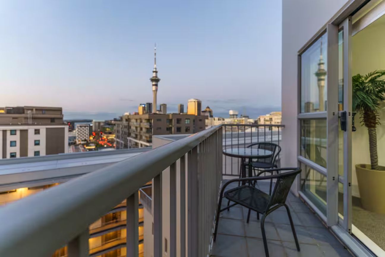 Fully Furnished Apartment with Harbour Views and Secure Parking - Widok 6