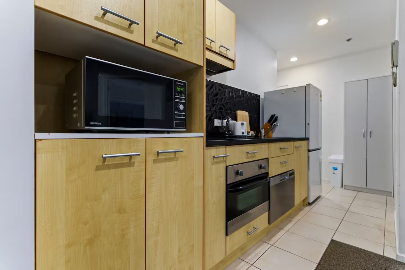 Fully Furnished Apartment with Harbour Views and Secure Parking - Więcej