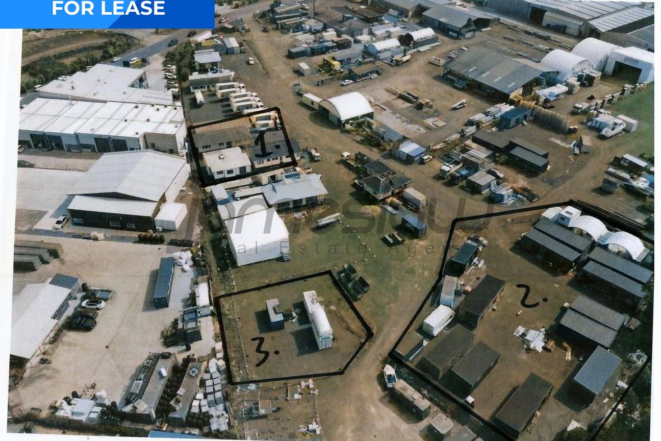 Securely Fenced Yard Space - Aanzicht 2