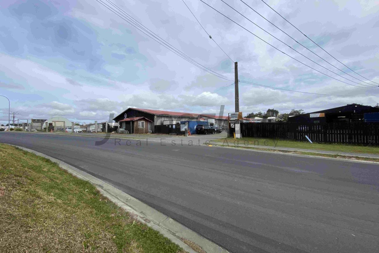 Securely Fenced Yard Space - Aanzicht 3