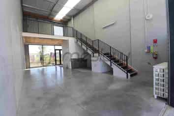 100 sqm High-Visibility Westgate for Lease