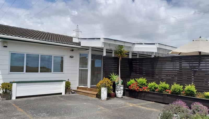 2 Robson Street, Mount Roskill