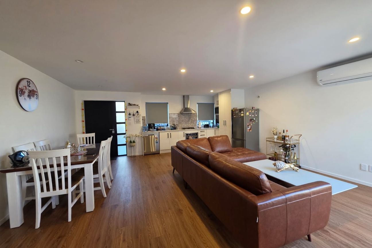 Family Home with Dual Master Suites & Two Living Areas in the Heart of Pakuranga Heights – pohled 2