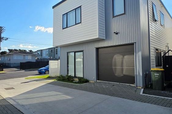 4 bedrrom nearly new house – pohled 3