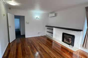 100 Helston Road, Paparangi