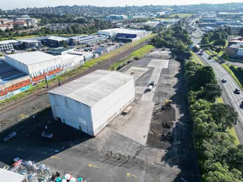 Secure 7,425sqm Yard with High Stud Warehouse