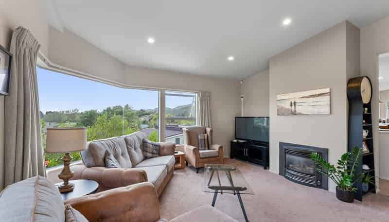 14 Charlotte Way, Raumati South