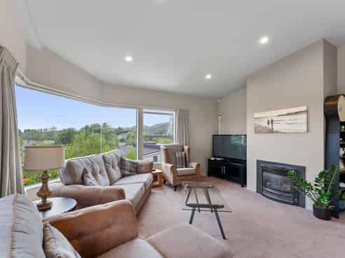 14 Charlotte Way, Raumati South