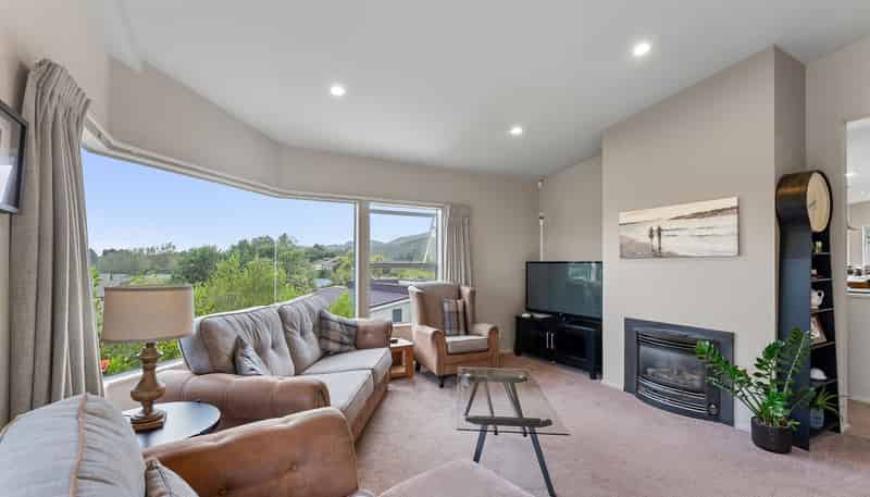 14 Charlotte Way, Raumati South