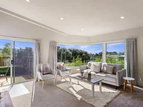 14 Charlotte Way, Raumati South