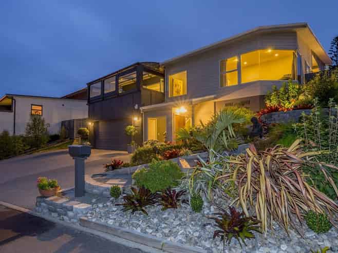 14 Charlotte Way, Raumati South
