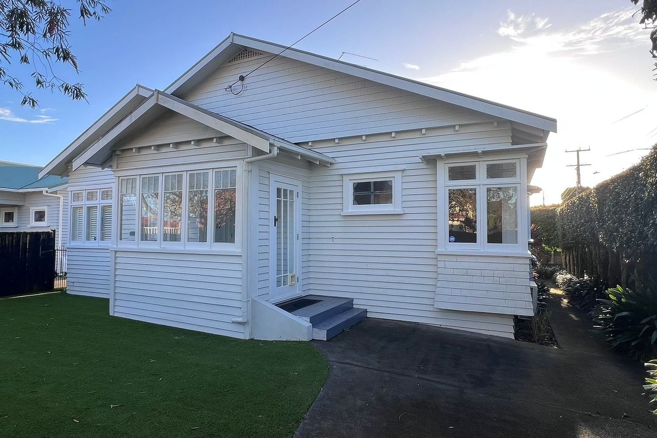 4-bedroom home with newly renovated bathrooms – pohled 3
