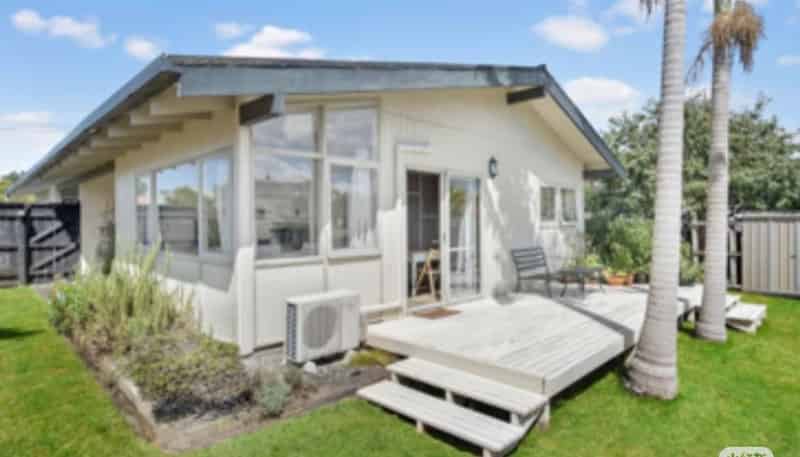 2/1A Yeovil Road, Te Atatu Peninsula
