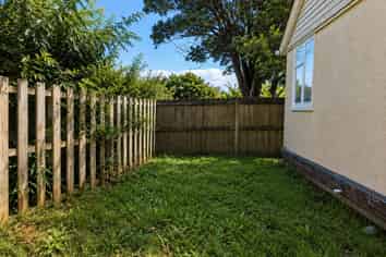 22D Larsen Street, Otara